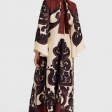 Elegante vestido largo Maritza con cuello alto y romántico estampado de Grenadilla