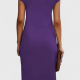 Vestido Midi Clásico Katrina con Cuello Redondo y Elegante Detalle Drapeado