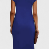 Vestido Midi Clásico Katrina con Cuello Redondo y Elegante Detalle Drapeado