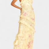 Elegante Vestido Maxi con Volantes Florales y Atuendo Fawn