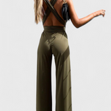 Pantalón Ivana Mono de Pierna Ancha con Diseño de Espalda Cruzada para un Estilo Elegante