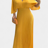 Elegante vestido plisado fluido con espalda abierta para ocasiones memorables