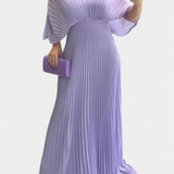 Elegante vestido plisado fluido con espalda abierta para ocasiones memorables