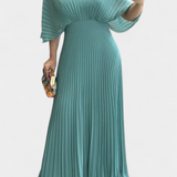 Elegante vestido plisado fluido con espalda abierta para ocasiones memorables