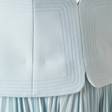 Clara Vestido Midi Plisado con Hombros Descubiertos - Elegancia y Estilo en Tu Look