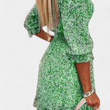 Benicia - Vestido Floral de Manga Abullonada y Dobladillo Juguetón para un look encantador