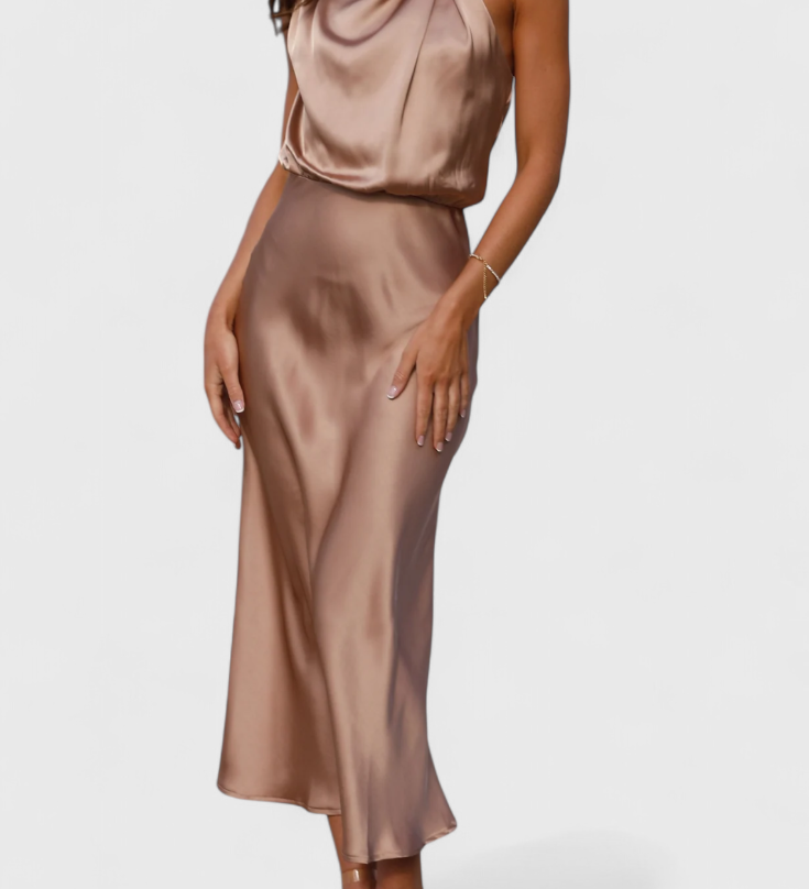 Vestido elegante Rina con cuello halter y detalles drapeados para ocasiones especiales