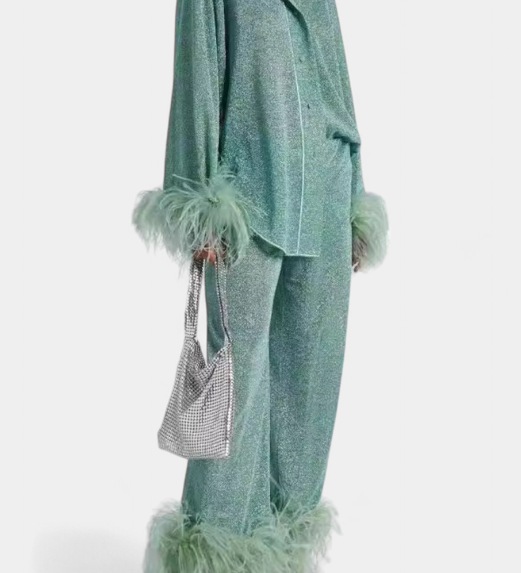 Elegante Conjunto de Dos Piezas Polina con Collar de Plumas para un Estilo Sofisticado