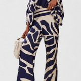 Set de Dos Piezas con Hombros a Descubrir y Pantalones Amplios con Estampado Elegante