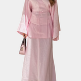 Zelda Conjunto de Camisa con Escote en V y Elegante Falda con Abertura para un Look Sofisticado