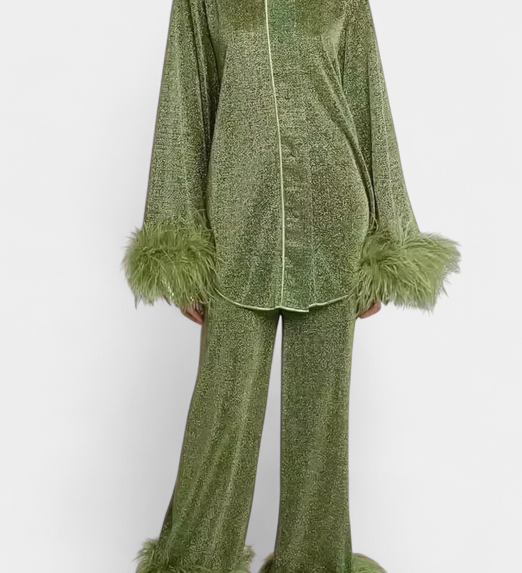 Elegante Conjunto de Dos Piezas Polina con Collar de Plumas para un Estilo Sofisticado