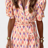 Conjunto Araceli de estampado vibrante con blazer y pantalón campana para un estilo sofisticado y a la moda