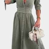 Elegante vestido midi de mezclilla Adelina con botones y amplio escote en V