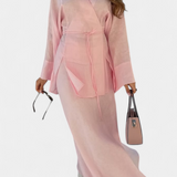 Zelda Conjunto de Camisa con Escote en V y Elegante Falda con Abertura para un Look Sofisticado