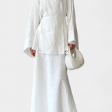 Zelda Conjunto de Camisa con Escote en V y Elegante Falda con Abertura para un Look Sofisticado