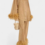 Elegante Conjunto de Dos Piezas Polina con Collar de Plumas para un Estilo Sofisticado