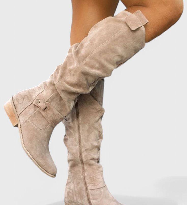 Zapatos Celine con Estilo Retro y Altura para un Look Elegante