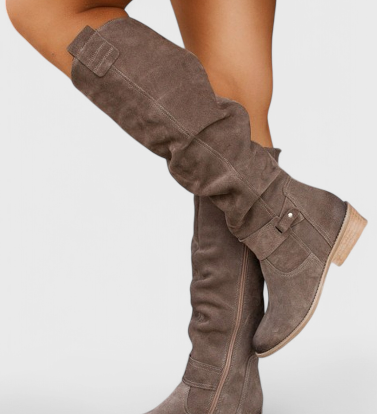 Zapatos Celine con Estilo Retro y Altura para un Look Elegante