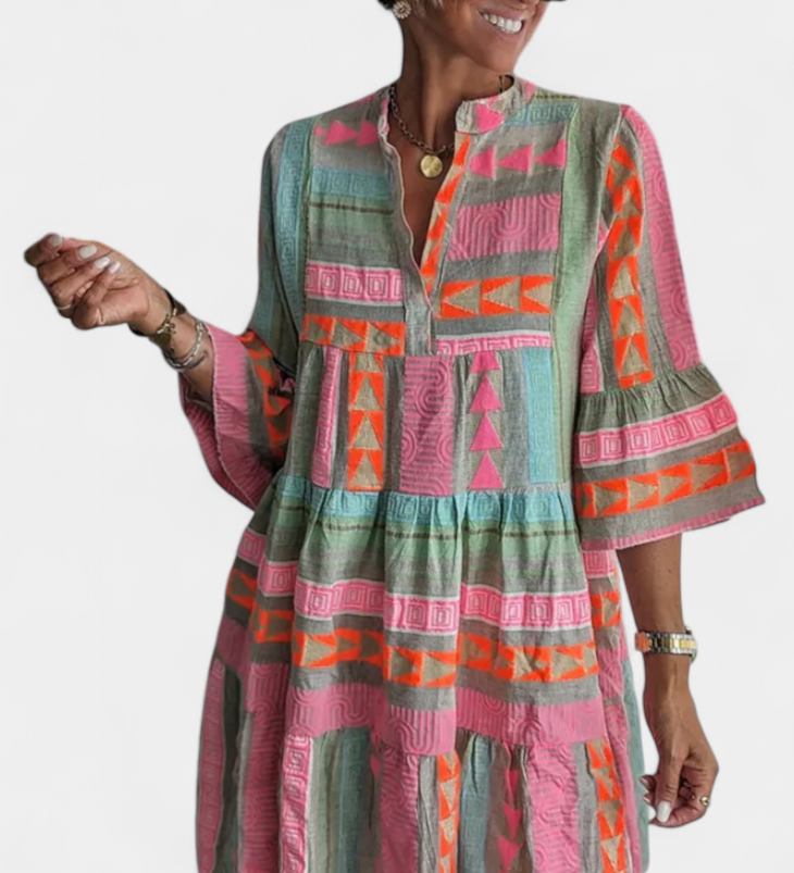 Gina Vestido Boho Corto con Bordados, Escote en V y Mangas Acampanadas para un Estilo Único