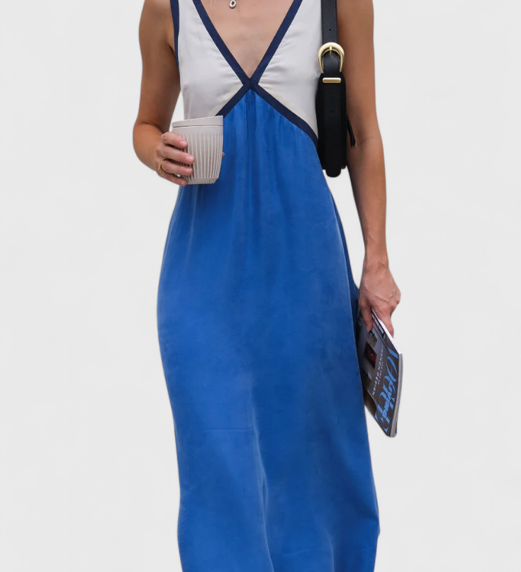 Vestido Boho de Verano con Escote en V y Detalles de Diamantes