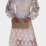 Elegante Vestido Midi de Encaje Lucinda con Mangas Farol y Cuello Alto para un look sofisticado