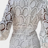 Elegante Vestido Midi de Encaje Lucinda con Mangas Farol y Cuello Alto para un look sofisticado