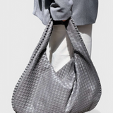 Bolso de Hombro Tilly de Tejido: Estilo y Comodidad en un Diseño Único