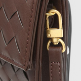 Elegante Bolso Melanie Clutch con Detalle de Nudo Dorado para Un Toque de Sofisticación