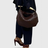 Elegante Bolso Gerda de Tejido con Asa Dorada para un Look Sofisticado