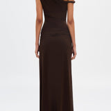 Vestido maxi de malla arrugada con escote off-shoulder para un estilo elegante y moderno