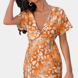 Triana Vestido Moderno con Estampado Abstracto y Elegante Escote en V