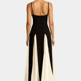 Elegante vestido maxi bicolor con tirantes finos para un estilo sofisticado