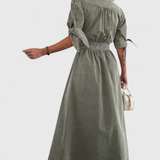 Elegante vestido midi de mezclilla Adelina con botones y amplio escote en V