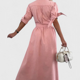 Elegante vestido midi de mezclilla Adelina con botones y amplio escote en V