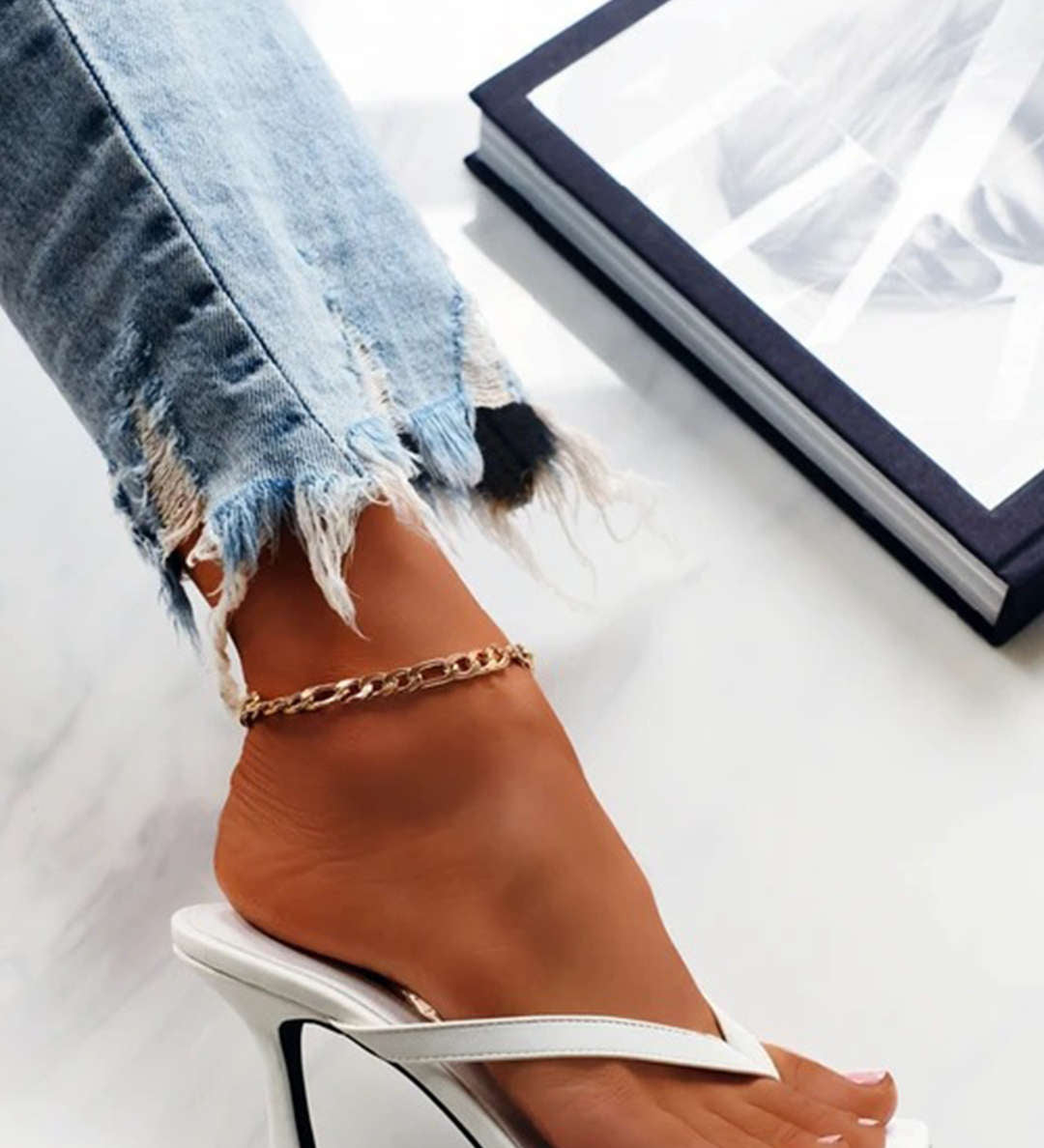 Sandalias de Tanga con Tacón Medio Elegantes y Confortables