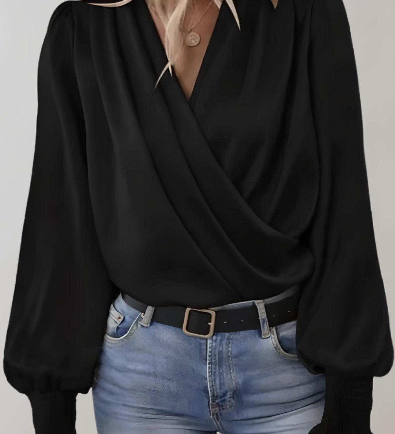 Blusa Elegante Quinn de Manga Larga con Encanto Escote en V