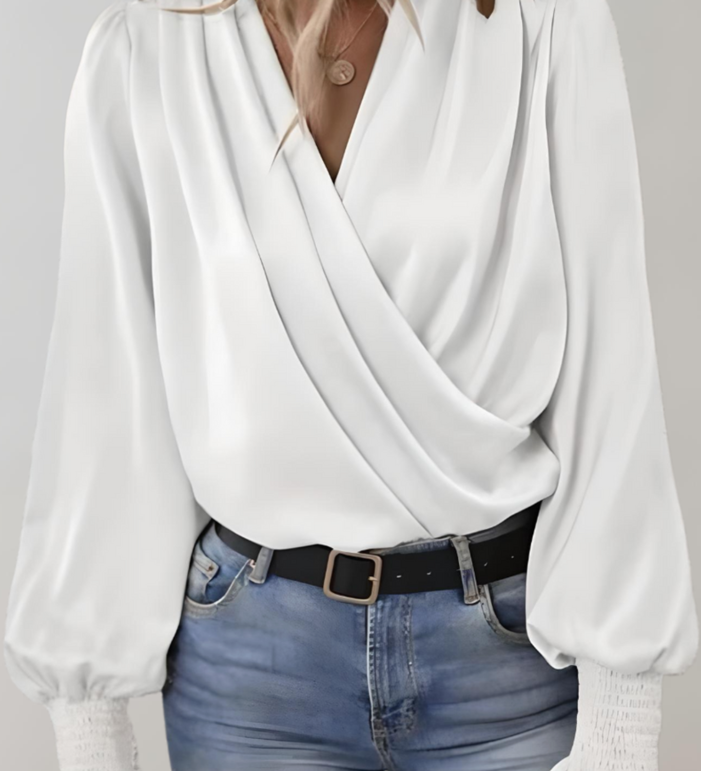 Blusa Elegante Quinn de Manga Larga con Encanto Escote en V