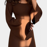 Vestido de Punto Livia con Cintura Ajustable para un Estilo Confortable y Elegante