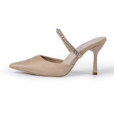 Elegantes sandalias de tacón alto con punta afilada y detalles en strass
