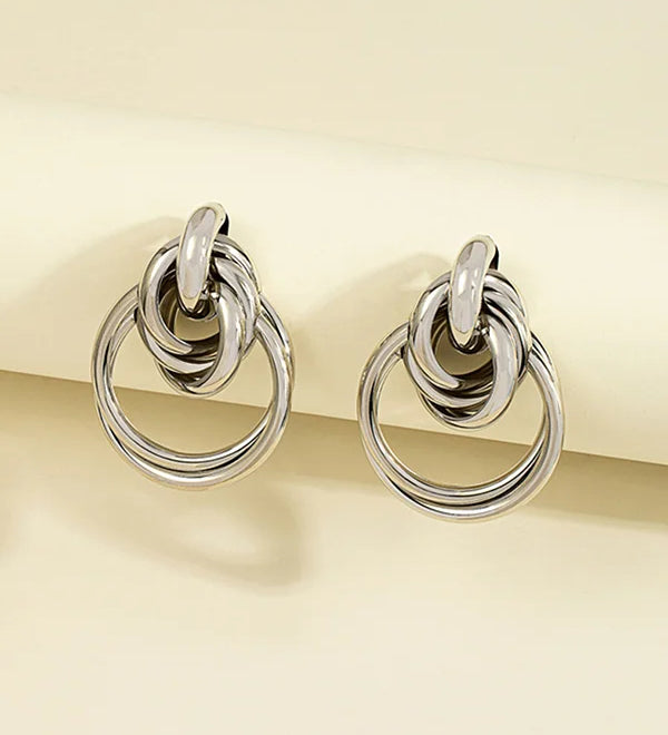 Elegantes pendientes aro entrelazados dorados