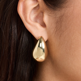 Elegantes pendientes metálicos en forma de lágrima para un toque sofisticado