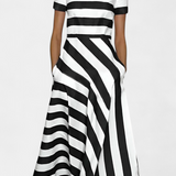 Elegante vestido maxi de rayas con corte fluido y caída natural para un estilo desenfadado