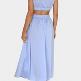 Elegante Conjunto Largo Jocelyn con Escote Alto y Detalle de Abertura Lateral para un look Minimalista y Sofisticado