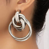 Elegantes pendientes aro entrelazados dorados