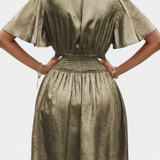 Elegante Vestido de Dama Adalee con Escote en V y Cintura Cruzada para una look sofisticado