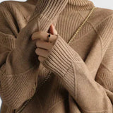 Jersey de Cachemira con Cuello Alto de Jazmín - Elegancia y Confort Disponible