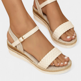 Sandalias de Cuña en Color Crema con Detalle Trenzado y Diseño Elegante