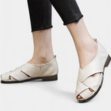 Zapatos Planos de Cuero Negros con Diseño Cruzado Abierto Nayra