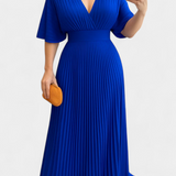 Elegante vestido plisado fluido con espalda abierta para ocasiones memorables