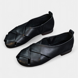 Zapatos Planos de Cuero Negros con Diseño Cruzado Abierto Nayra